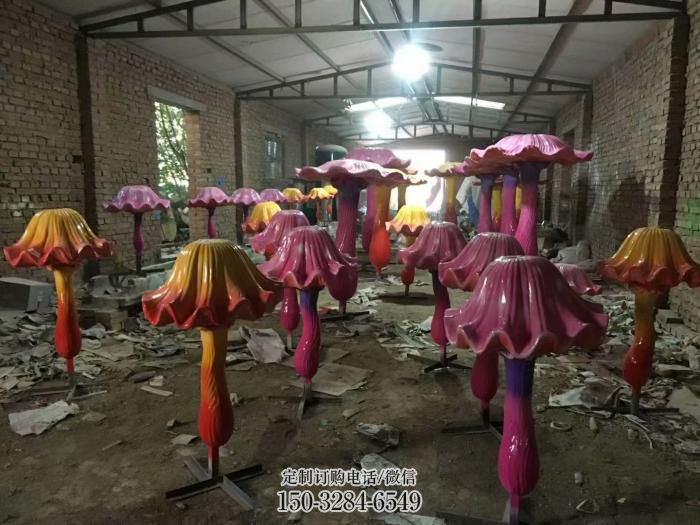 几何蘑菇雕塑 庭院仿真雕塑 彩绘摆件